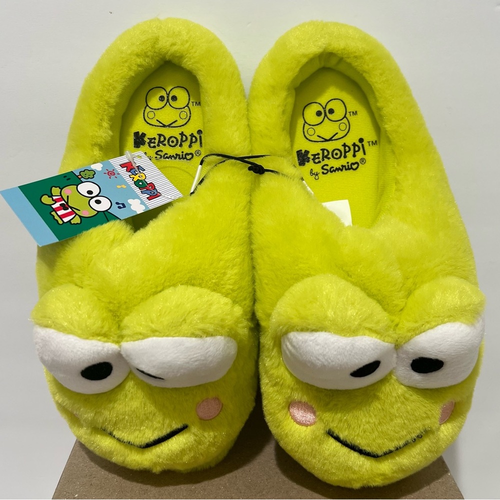 Keroppi Hello Kitty & Friends Soft Fuzzy Women’s Slippers Size 7-8 BNWT